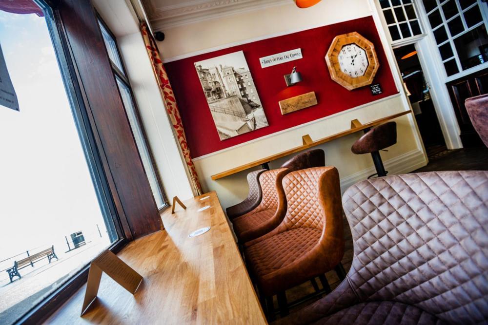 The Red Lion Hotel Cromer Exteriér fotografie Interior of the station