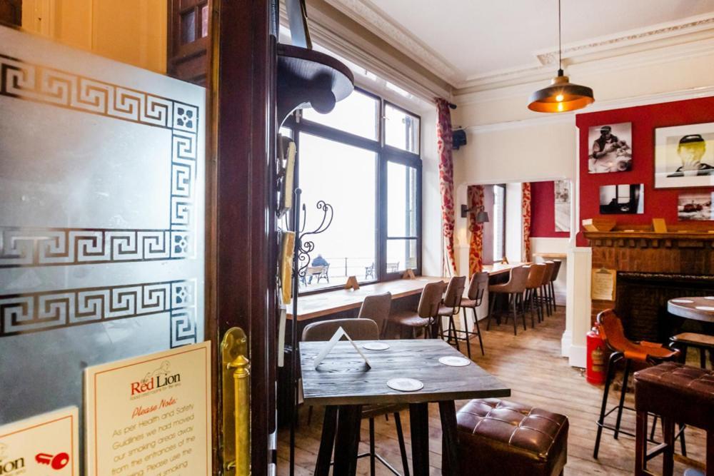 The Red Lion Hotel Cromer Exteriér fotografie The interior of the pub