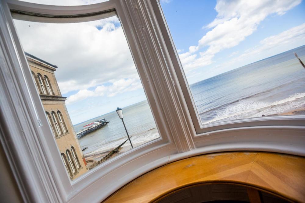 The Red Lion Hotel Cromer Exteriér fotografie View from the window of the lighthouse