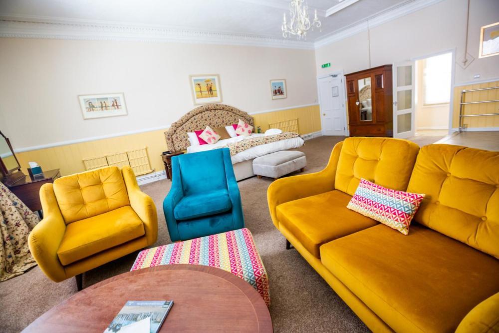 The Red Lion Hotel Cromer Exteriér fotografie The lounge at the care home