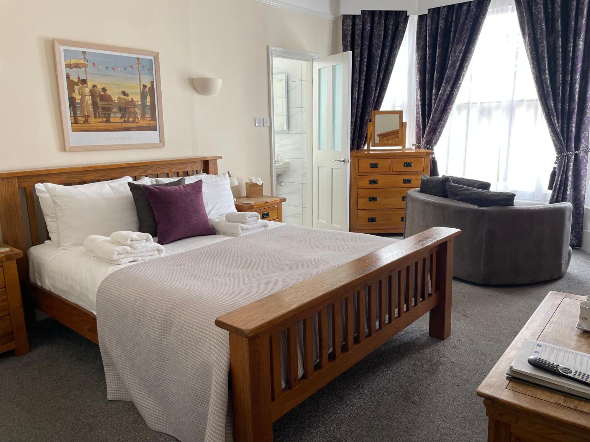 The Red Lion Hotel Cromer Exteriér fotografie A bedroom at the hotel